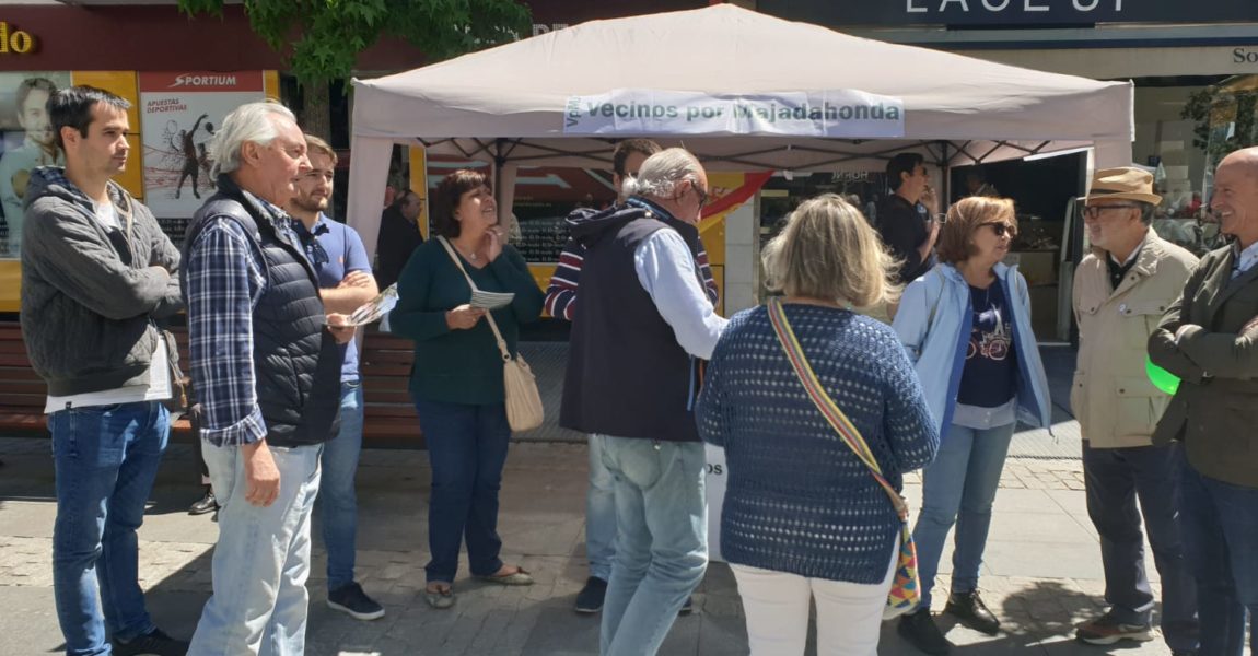 «Vecinos por Majadahonda» sale de nuevo a la Gran Vía: anécdotas y curiosidades de la campaña electoral